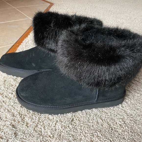 UGG boots rare black with fur size 9 in great condition - Picture 3 of 6